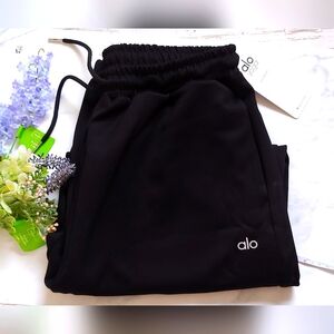 Alo Yoga Accolade Sweatpants Jogger Oversized Size S and M in Black